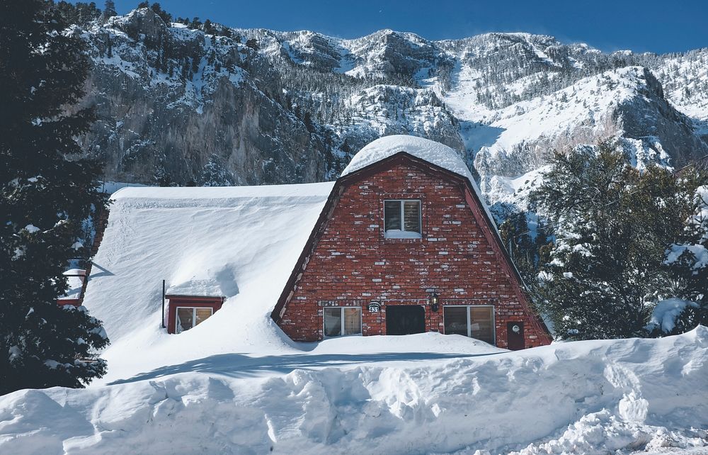 A cabin in the mountains at Mount Charleston, Nevada. Original public domain image from Wikimedia Commons