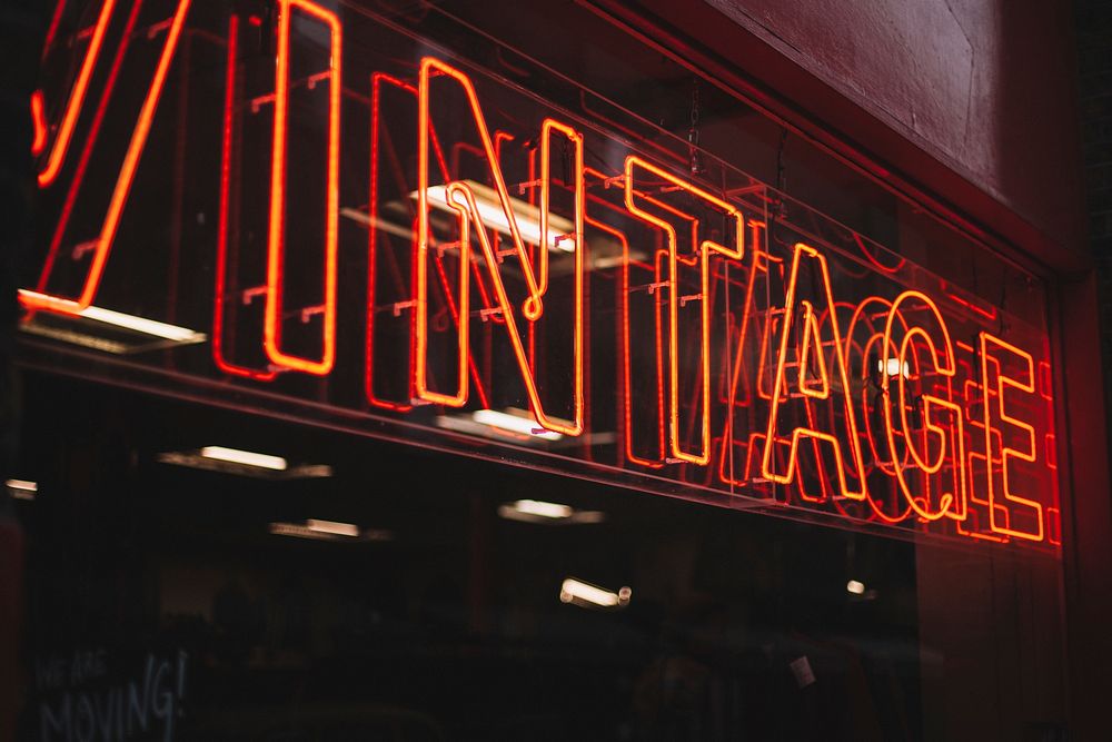 A red neon reading “vintage” on a wall. Original public domain image from Wikimedia Commons