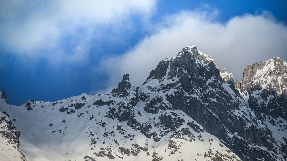 The snow-topped Frau Hitt peak in Austria. Original public domain image from Wikimedia Commons