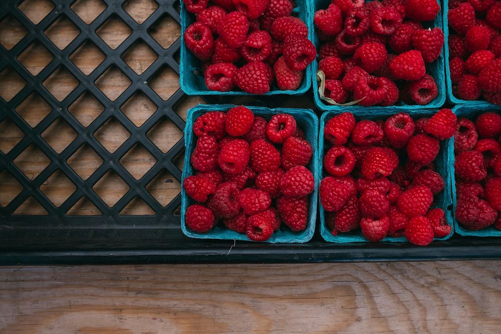 Fruit basket containing raspberry in a market in Arlington. Original public domain image from Wikimedia Commons