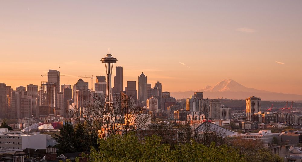 The skyline of Seattle with a view on a tall mountain on the horizon. Original public domain image from Wikimedia Commons