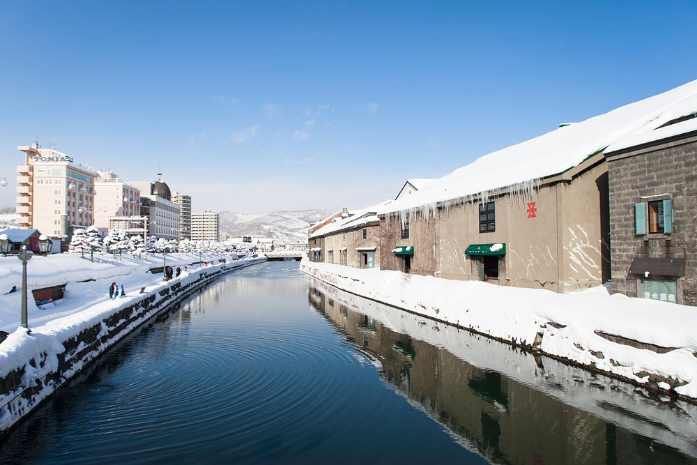 The canal during winter flanked by snow covered buildings. Original public domain image from Wikimedia Commons