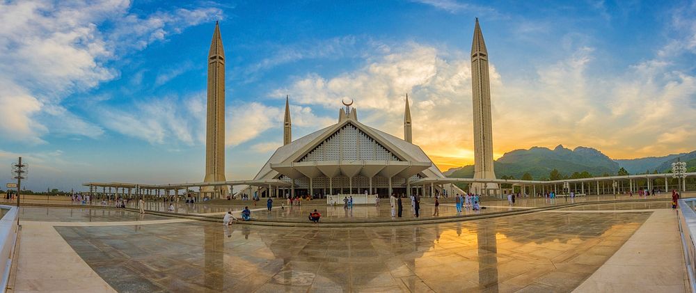 Faisal Masjid Islamabad. Original public domain image from Wikimedia Commons