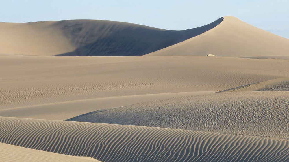 Sand dunes and ripples in the desert of Huacachina. Original public domain image from Wikimedia Commons