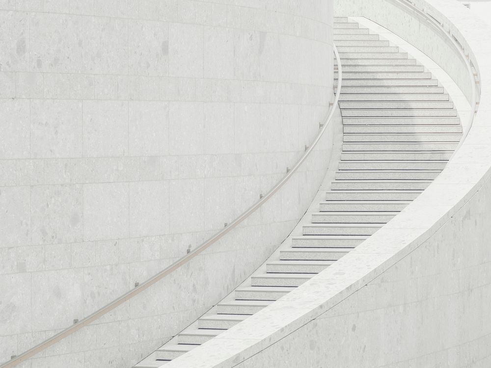 Curving white marble stairs in Am Domhof. Original public domain image from Wikimedia Commons