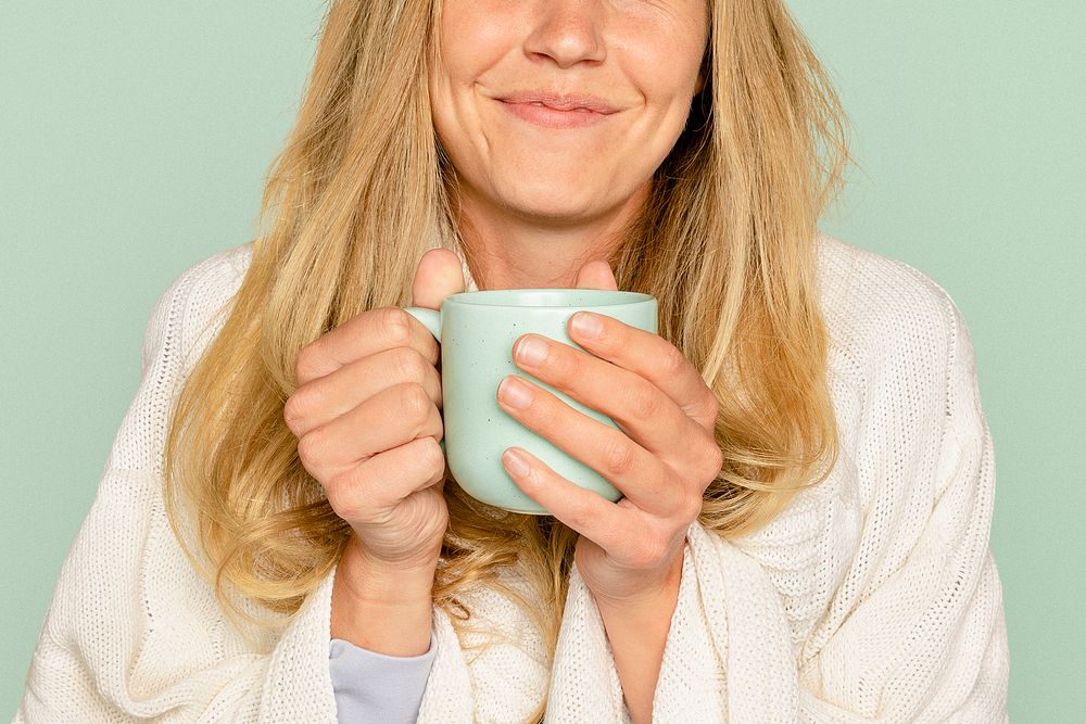 Woman holding coffee mug