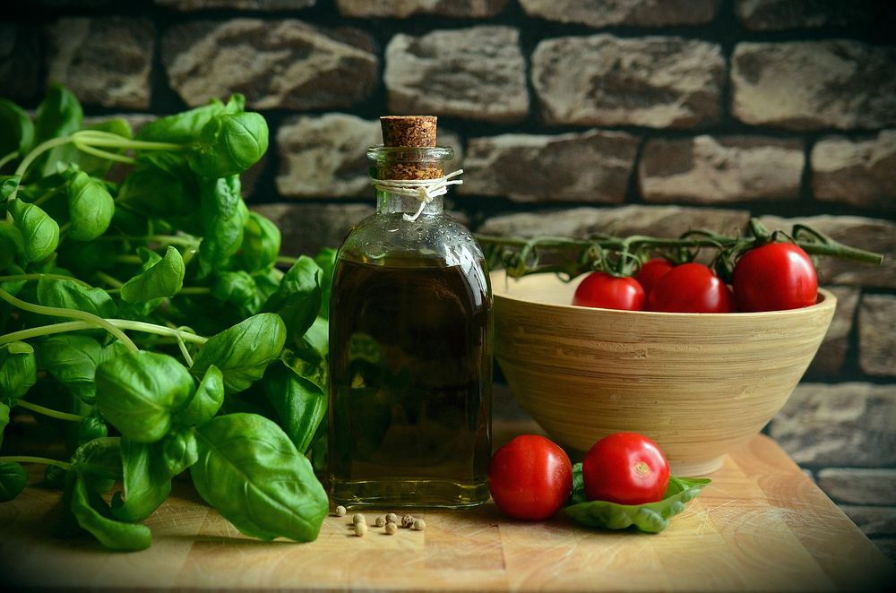 Picture showing basil, tomatoes and a jar of olive oil. Original public domain image from Wikimedia Commons