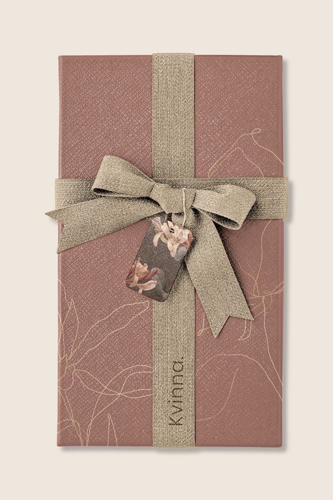 Gift box mockup, aesthetic floral design