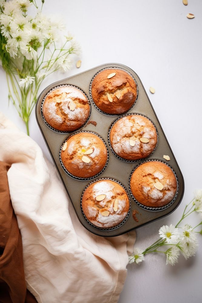 6 muffins in muffin baking tray medication dessert cupcake.