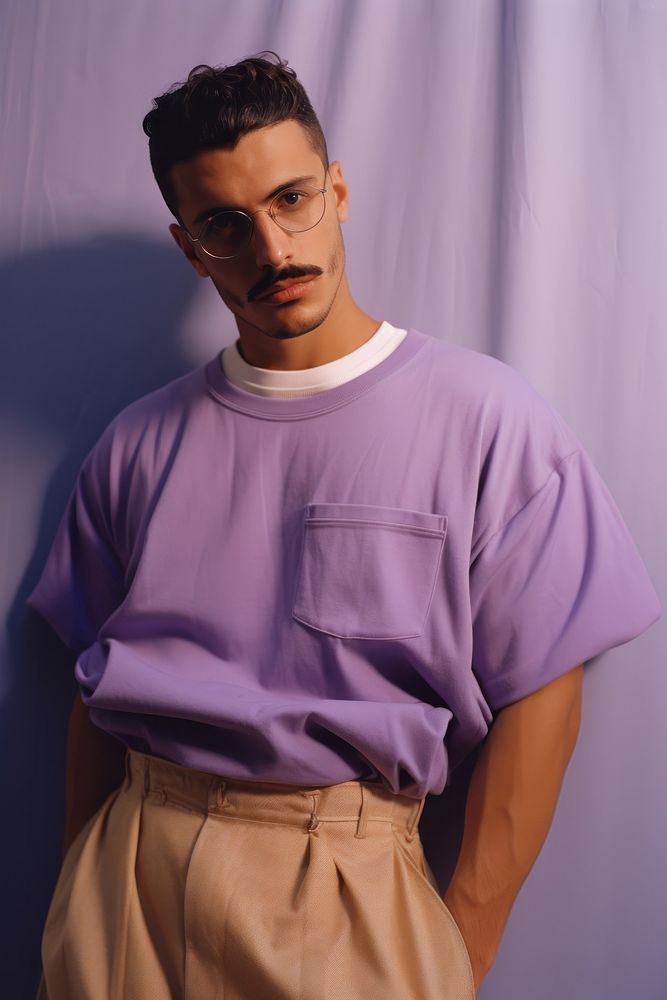 Middle Eastern man fashion sleeve purple.