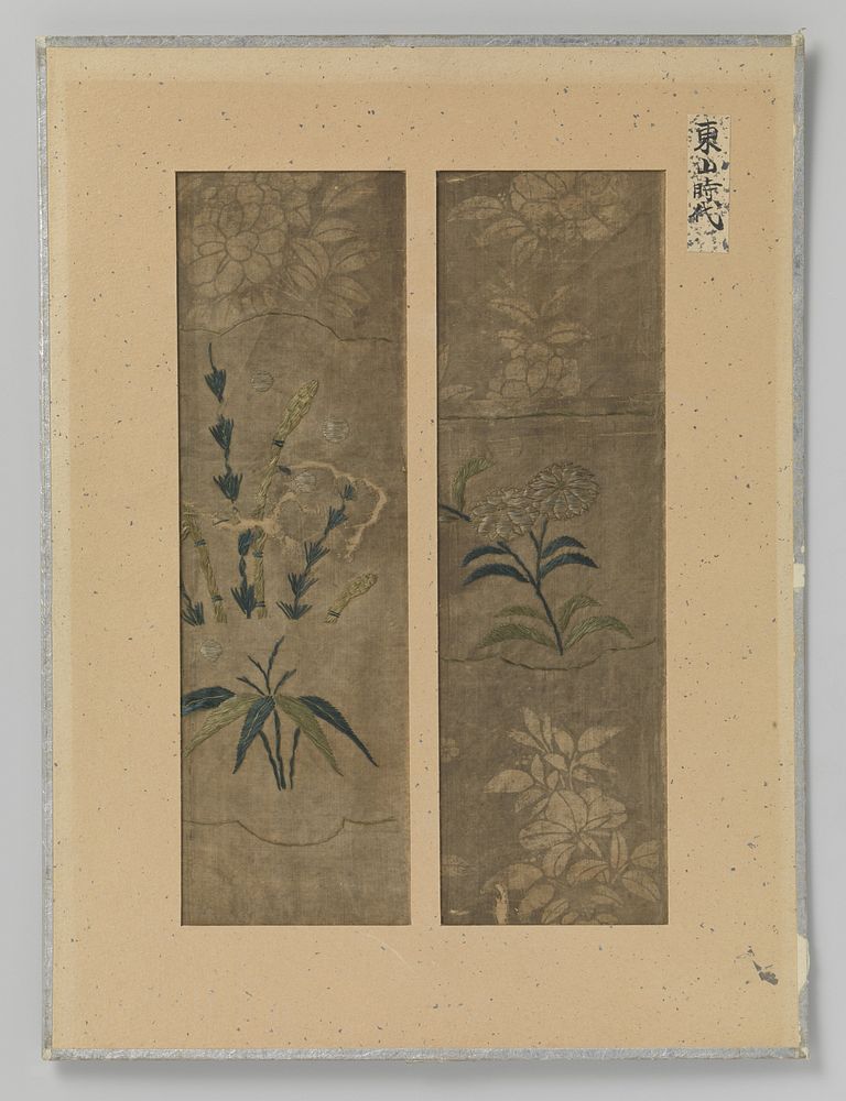 Twee textielfragmenten op een blad, borduursel en druk op zijde (1452 - 1469) by anonymous
