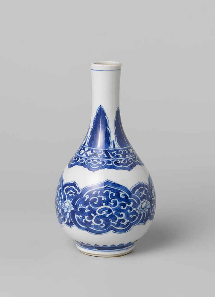 Pear-shaped bottle vase with floral scrolls, ruyi motifs and petal borders (c. 1680 - c. 1720) by anonymous