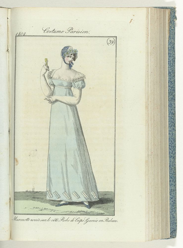 Journal des Dames et des Modes, editie Frankfurt 25 septembre 1808, Costume Parisien (39): Marmotte nouée sur le côté, Robe…