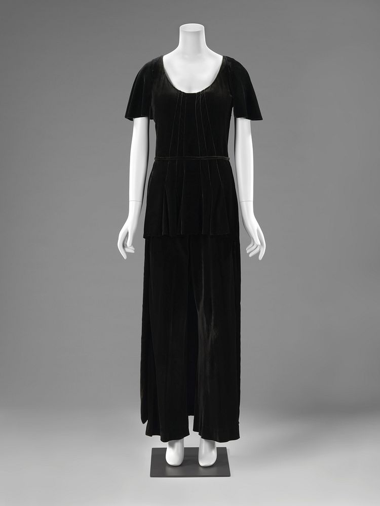 Lounging Pyjamas with Train (c. 1925 - c. 1930) by Denise Vandervelde Borgeaud and Gabrielle Chanel