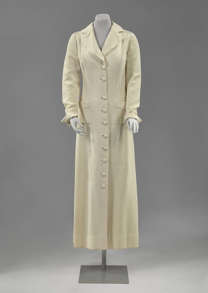 Ribbed housecoat (c. 1930 - c. 1939) by anonymous