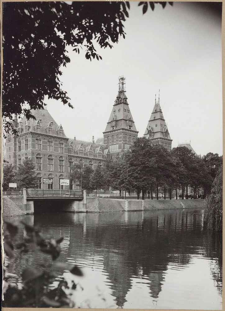 Noord- en oostgevel en Singelgracht (c. 1885 - c. 1939) by Rijksmuseum Afdeling Beeld