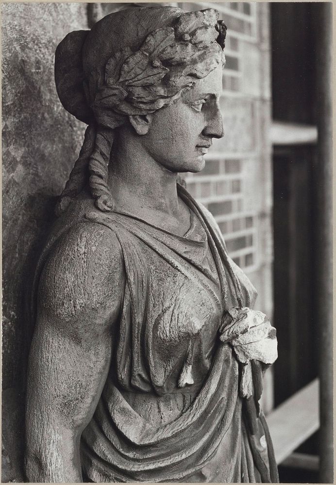 Beeld van een vrouw met een hand op de borst (1972 - 1974) by Rijksmuseum Afdeling Beeld