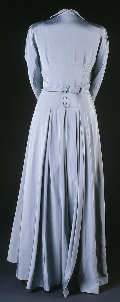 Avondjapon van grijsblauwe rayon rips (1948) by anonymous
