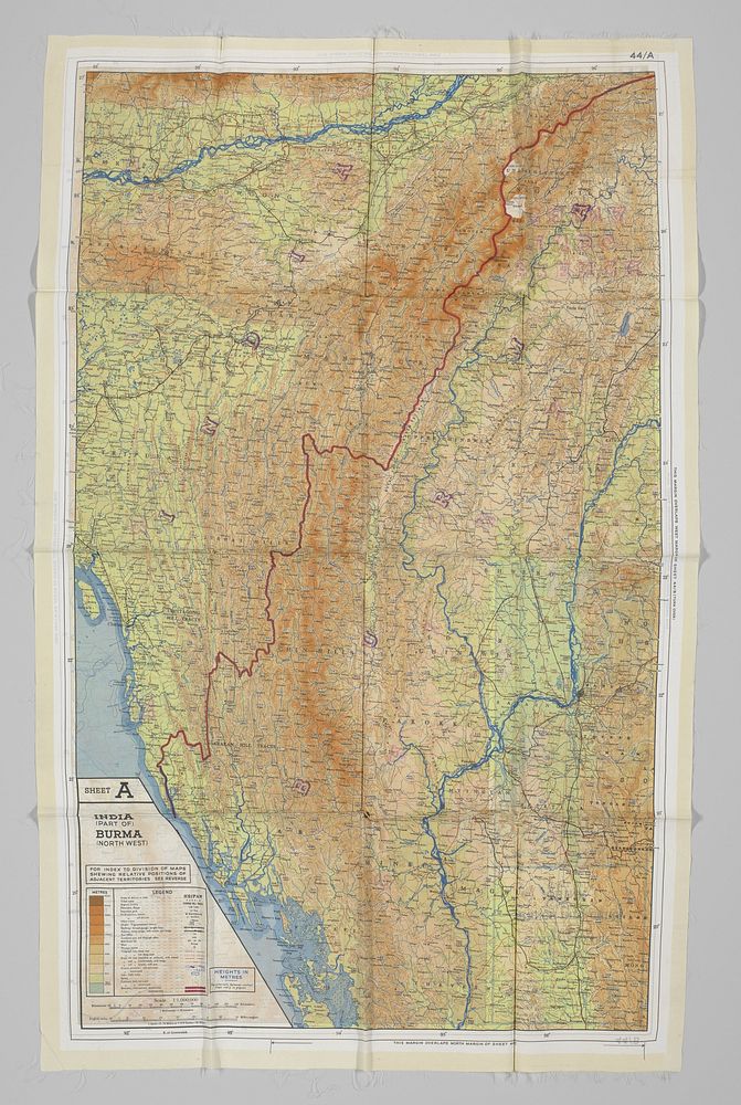 Zijden landkaart gebruikt als pilotensjaal (1940 - 1945) by anonymous and Royal Air Force