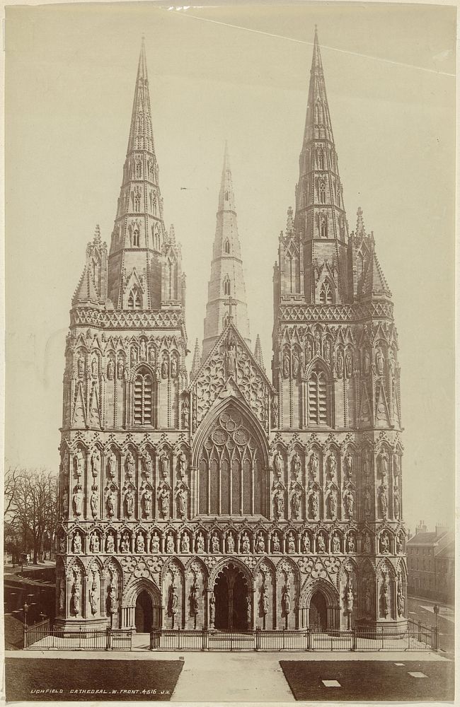 Kathedraal van Lichfield in Staffordshire (1851 - 1880) by James Valentine