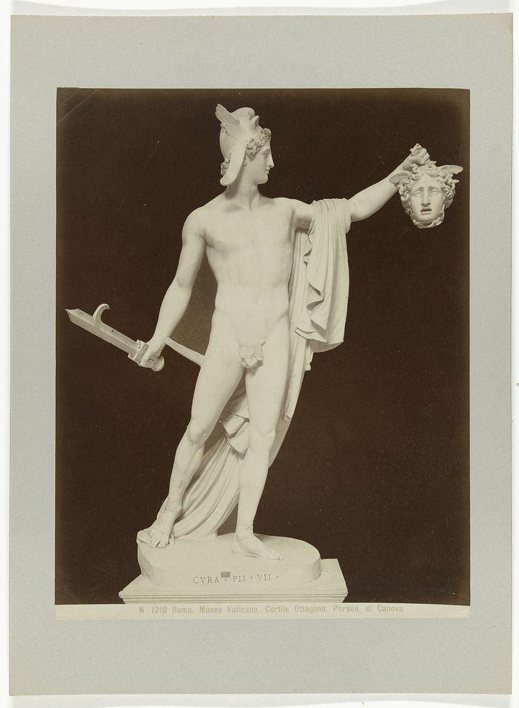 Sculptuur van Perseus met het hoofd van Medusa (c. 1880 - c. 1904) by anonymous