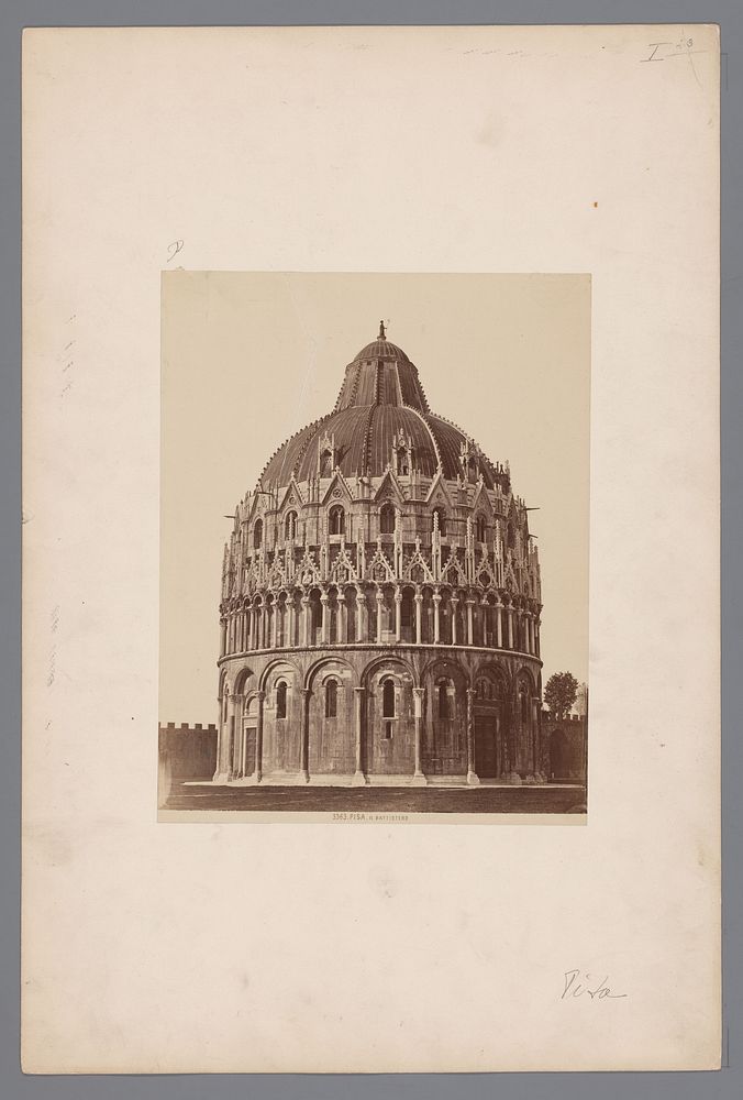 Exterieur van het Baptisterium te Pisa, Italië (1851 - 1900) by anonymous