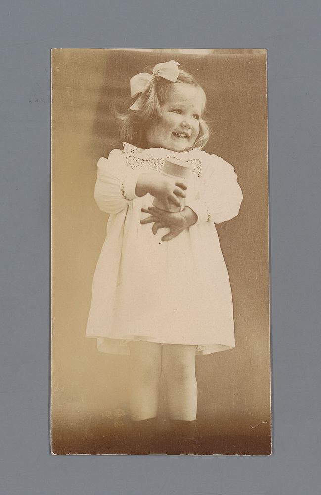Portret van Anne Madeleine van der Waals (1906 - 1910) by Johannes Diderik van der Waals 1873 1971