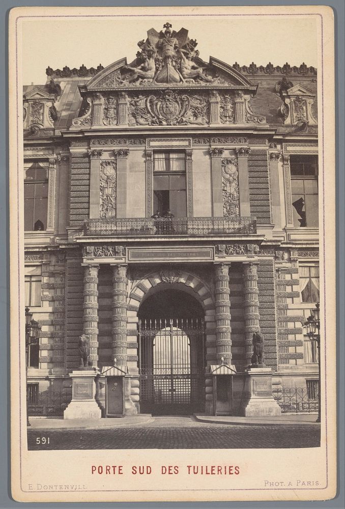 Zuidelijke toegangspoort van de Jardin des Tuileries te Parijs (c. 1870 - c. 1885) by Edouard Dontenville