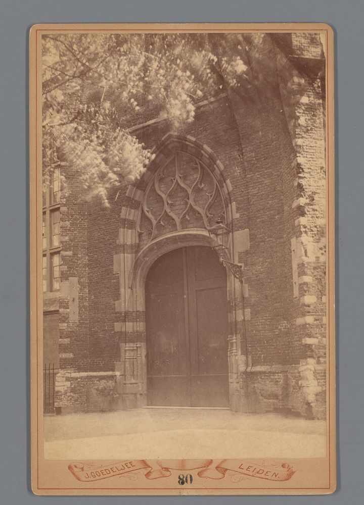 Portaal van de Pieterskerk te Leiden (1879 - 1915) by Jan Goedeljee