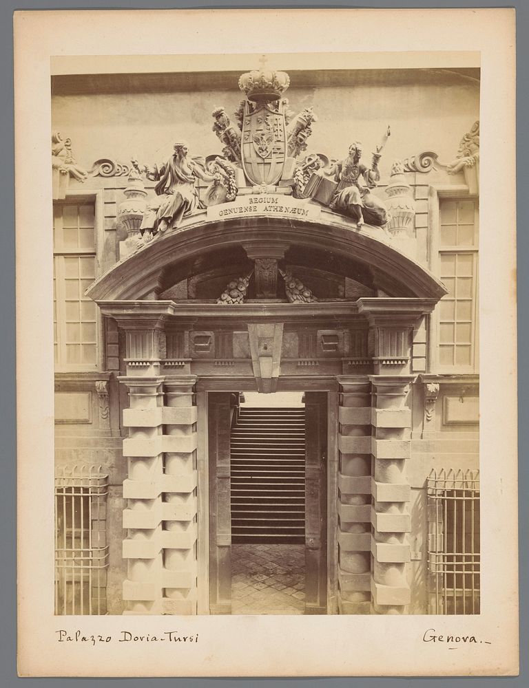 Toegangspoort universiteitsgebouw in Genua (c. 1875) by Francesco Ciappei and anonymous