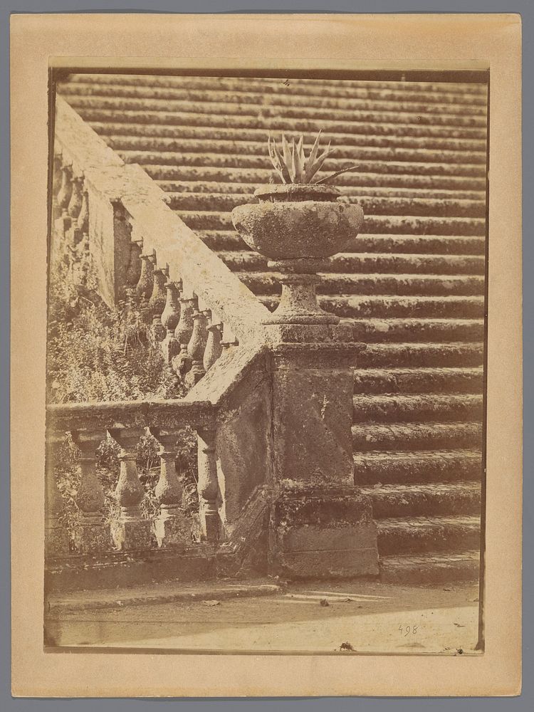 Vaas naast een trap (vermoedelijk) te Rome (c. 1875 - c. 1900) by Gustave Eugène Chauffourier