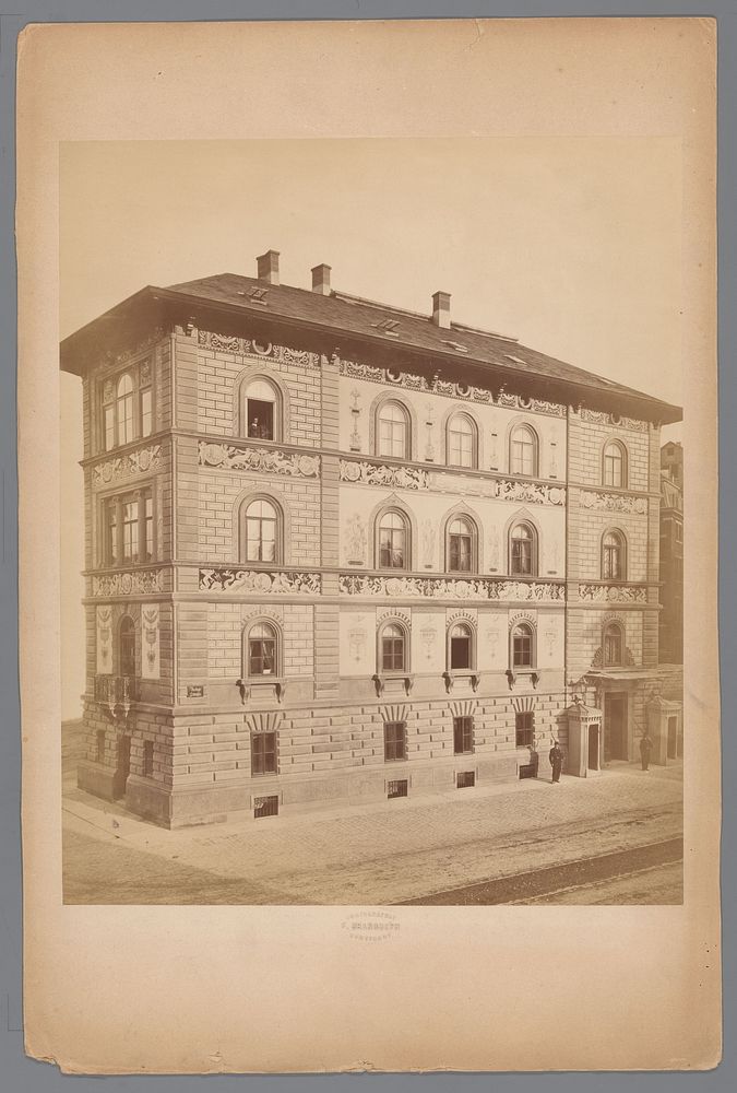 Façade van een gebouw aan de Neckarstrasse te Stuttgart (c. 1875 - c. 1900) by Friedrich Brandseph