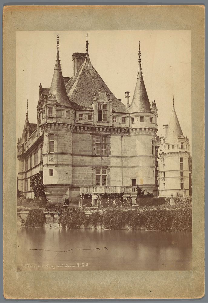 Zijaanzicht van het kasteel van Azay-le-Rideau (c. 1875 - c. 1900) by Séraphin Médéric Mieusement