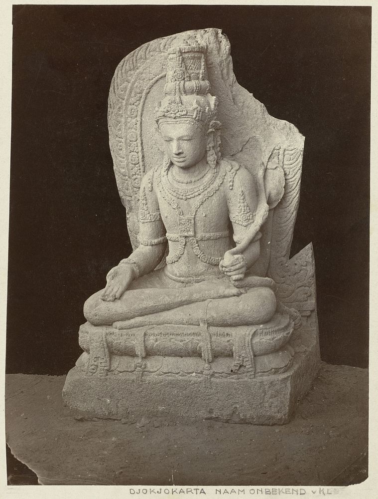 Bodhisattva Avalokiteshvara displaying the varadanudra, probably from Candi Plaosan. Yogyakarta, Yogyakarta district, D.I…