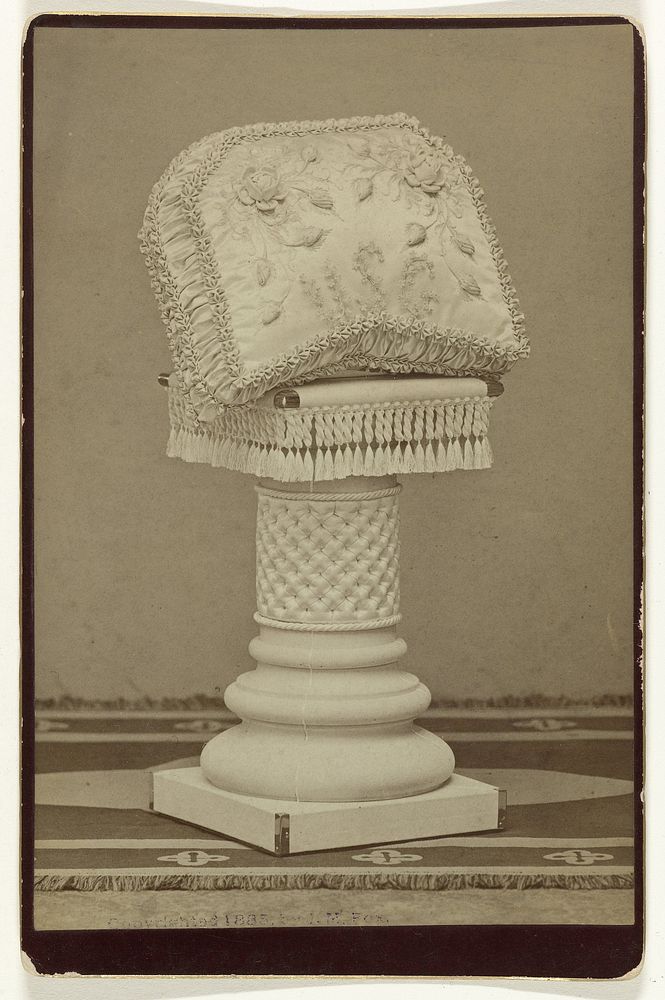 Kussen gebruikt in de lijkkist van Ulysses S. Grant bij zijn begrafenis in 1885 (1885) by J Marsden Fox and anonymous