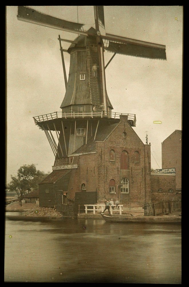 Stoomkorenmolen De Adriaan aan het Spaarne, Haarlem (1912) by anonymous