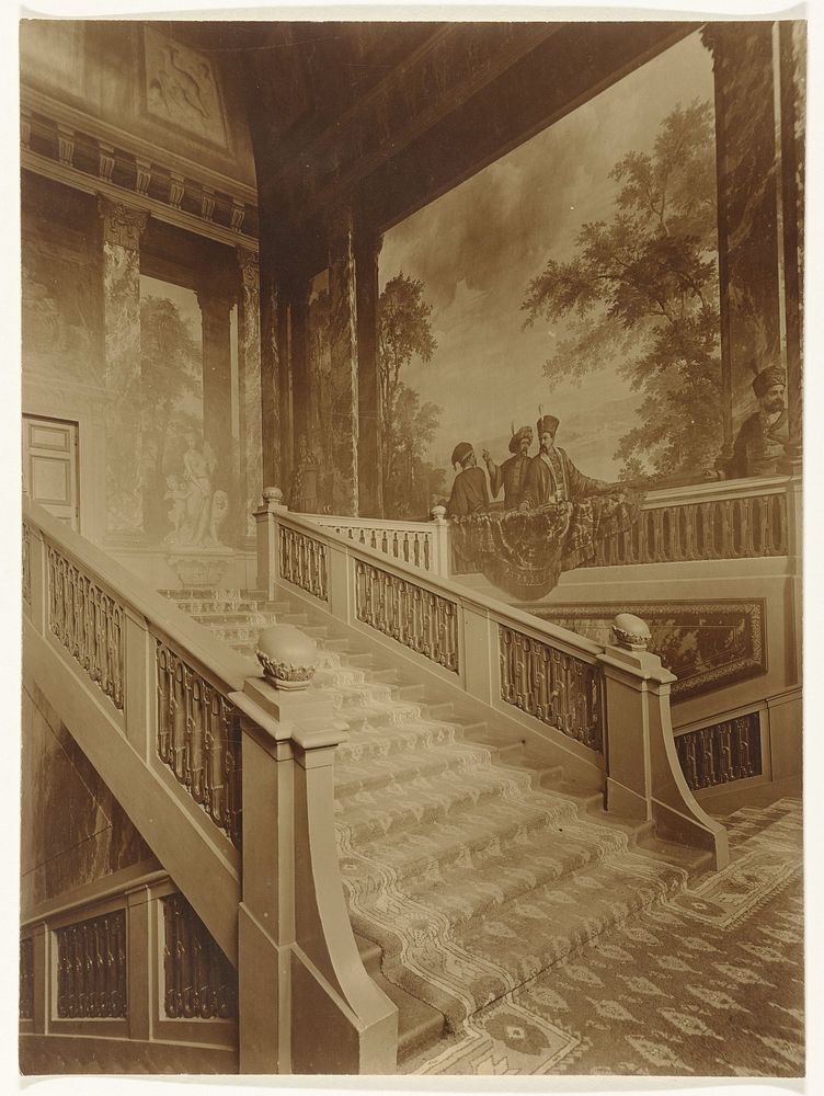 Gezicht in het trappenhuis van Paleis Het Loo in Apeldoorn (1900 - 1930) by Richard Tepe