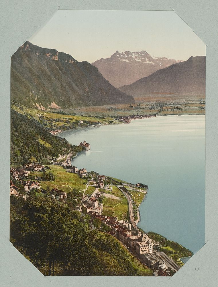 Gezicht op het kasteel van Chillon, het meer van Genève en de Dents du Midi (1889 - 1900) by anonymous, Photochrom Zürich…