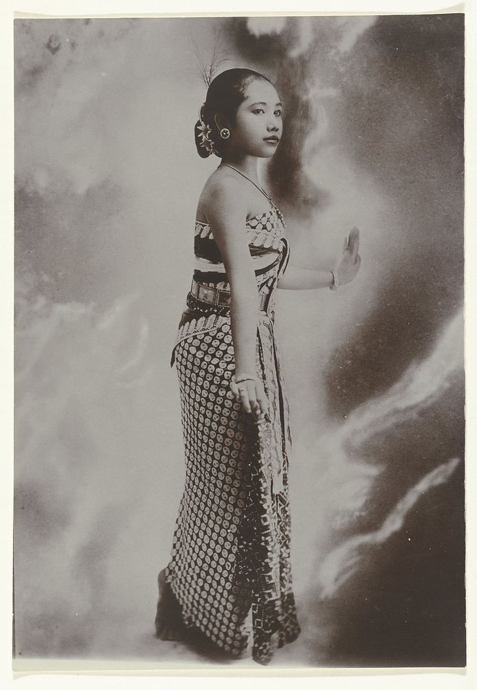 Studio Portrait of a Javanese Dancer with Background Light Effects (c. 1867 - c. 1910) by Kassian Céphas