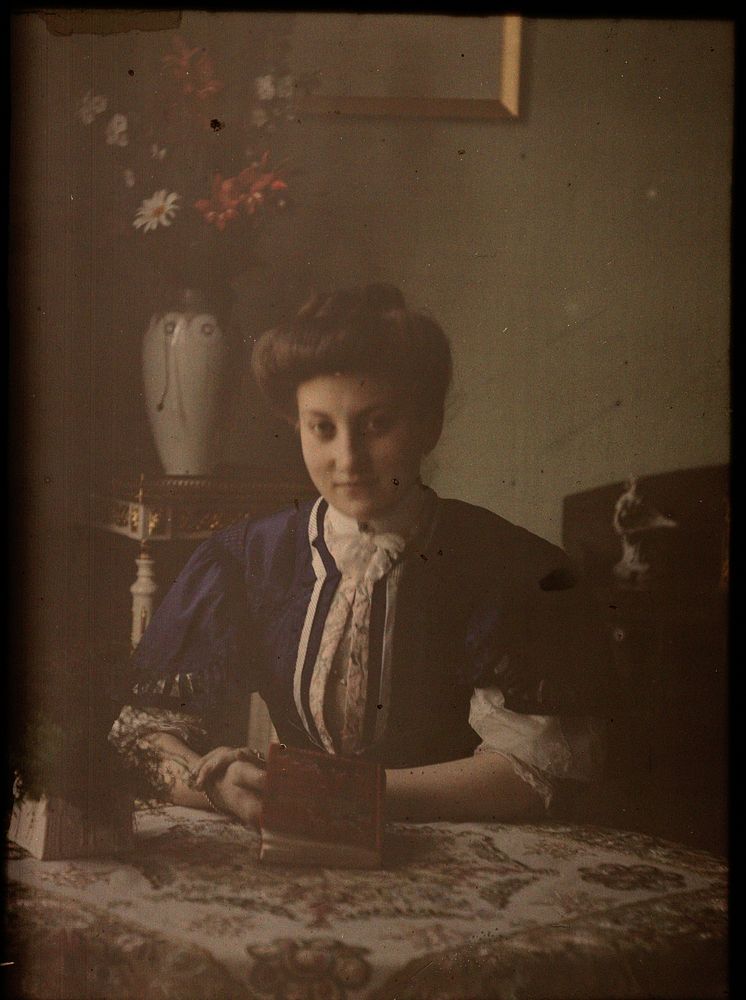 Vrouw aan tafel (1907 - 1916) by Johannes Hendrikus Antonius Maria Lutz