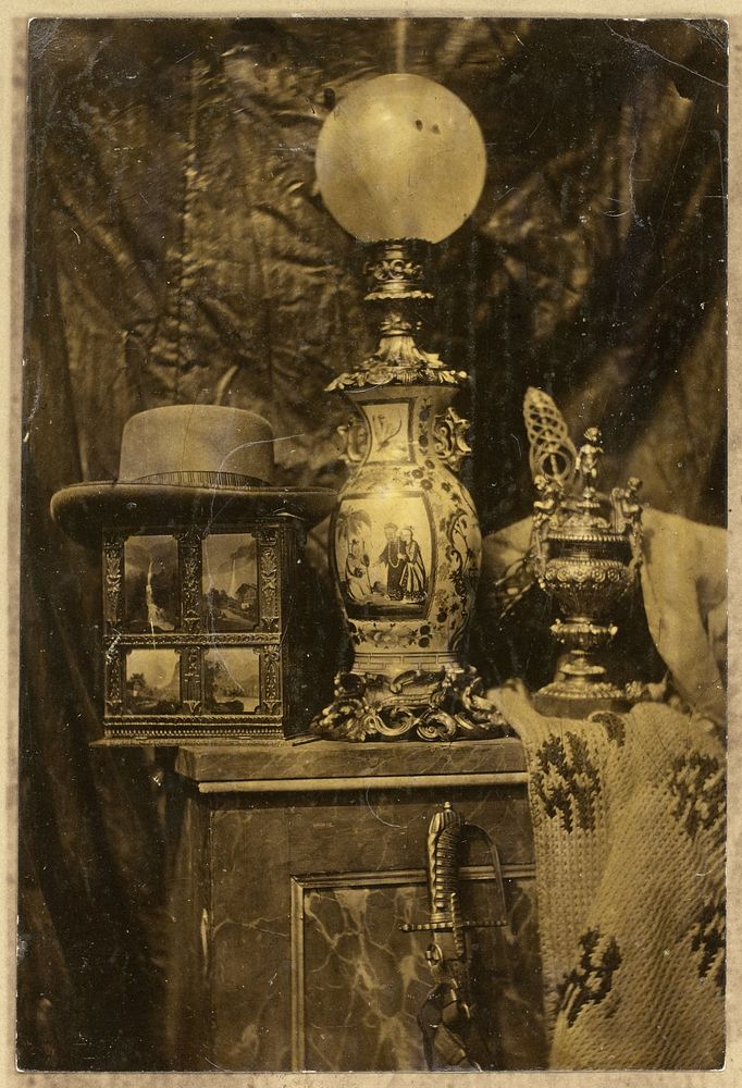 Stilleven met stereoscoop, hoed, Chinese vaas, zilveren pronkbokaal en degen (c. 1855) by Eduard Isaac Asser