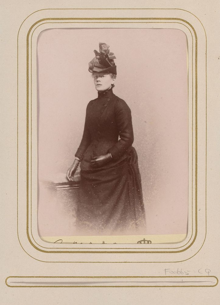 Portret van een vrouw met hoed (1887 - 1898) by Richard Kameke