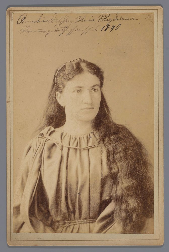 Portret van Amalia Deschler in haar rol als Maria Magdalena (1890) by anonymous