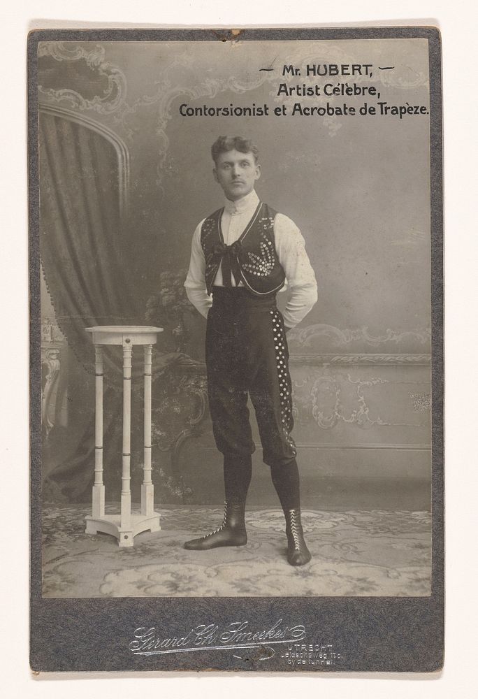 Portret van de trapeze-acrobaat en contorsionist Mr. Hubert (1900 - 1940) by Gerardus Christiaan Smeekes