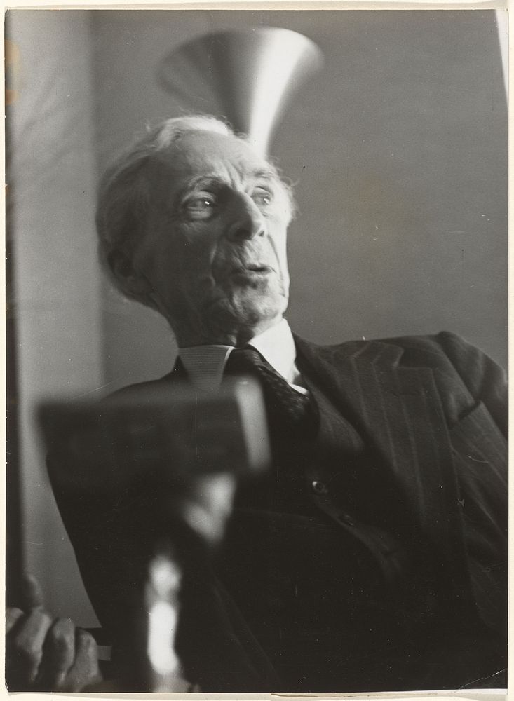 Bertrand Russell op persconferentie New York, 1950 (1950) by Keystone Press Agency