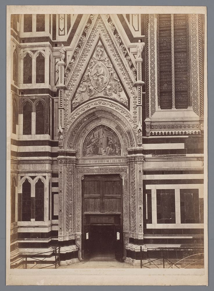 Zijportaal van de kathedraal van Florence, Italië (1851 - 1900) by anonymous