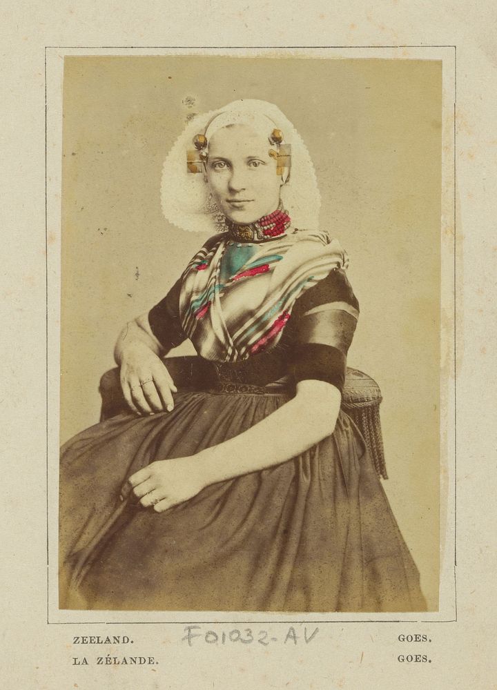 Portret van een onbekende vrouw in klederdracht van Goes, Zeeland (1860 - 1890) by Andries Jager and Andries Jager