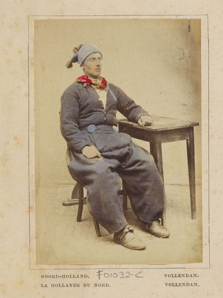Portret van een onbekende man in klederdracht van Volendam, Noord-Holland (1860 - 1890) by Andries Jager and Andries Jager