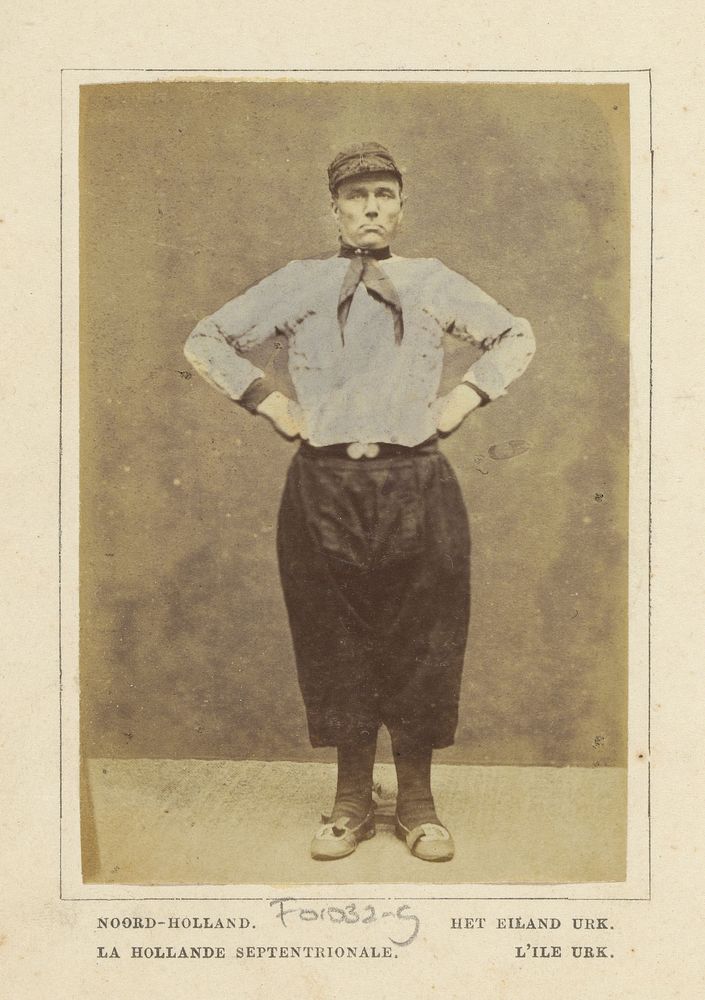 Portret van een onbekende man in klederdracht van Urk, Flevoland (1860 - 1890) by Andries Jager and Andries Jager