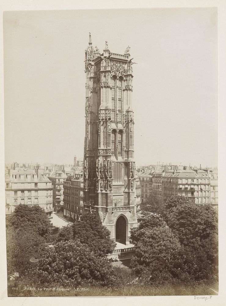 Exterieur van de Tour Saint-Jacques in Parijs (c. 1880 - c. 1900) by X phot